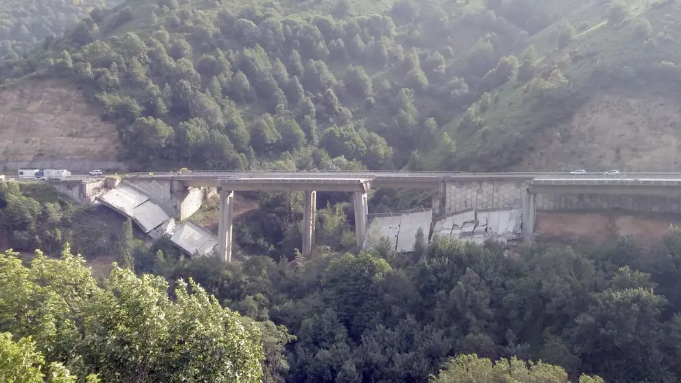 Derrumbe en el viaducto de O Castro en la A-6./TWITTER MITMA.