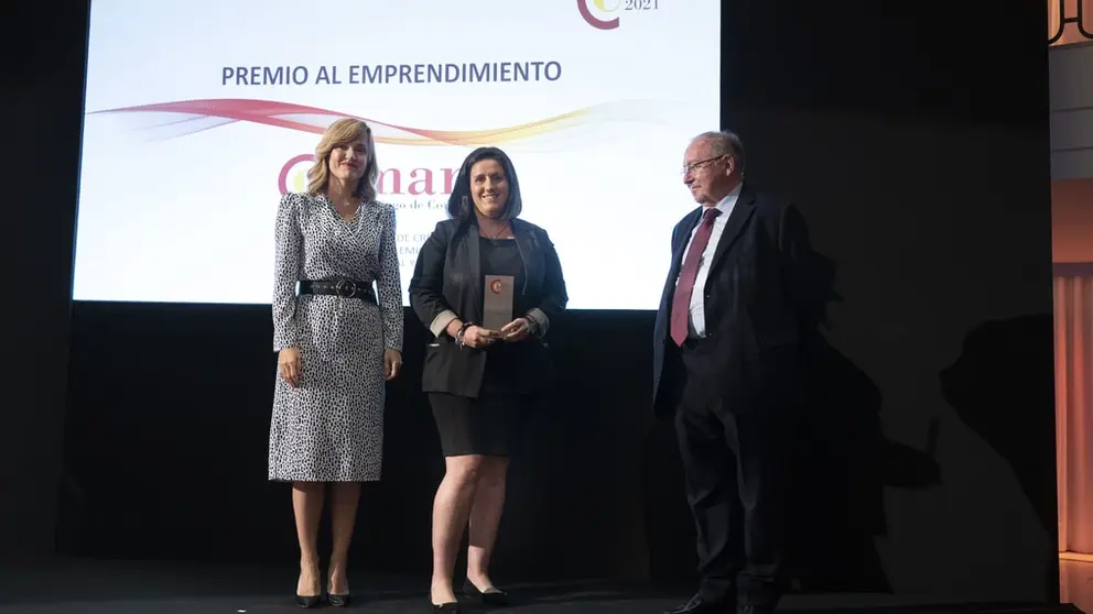 La a ministra de Educaci&oacute;n y Formaci&oacute;n Profesional, Pilar Alegr&iacute;a, la representante de la C&aacute;mara de Santiago, Mar&iacute;a Pais, y el presidente de la C&aacute;mara de Espa&ntilde;a, Jos&eacute; Luis Bonet.