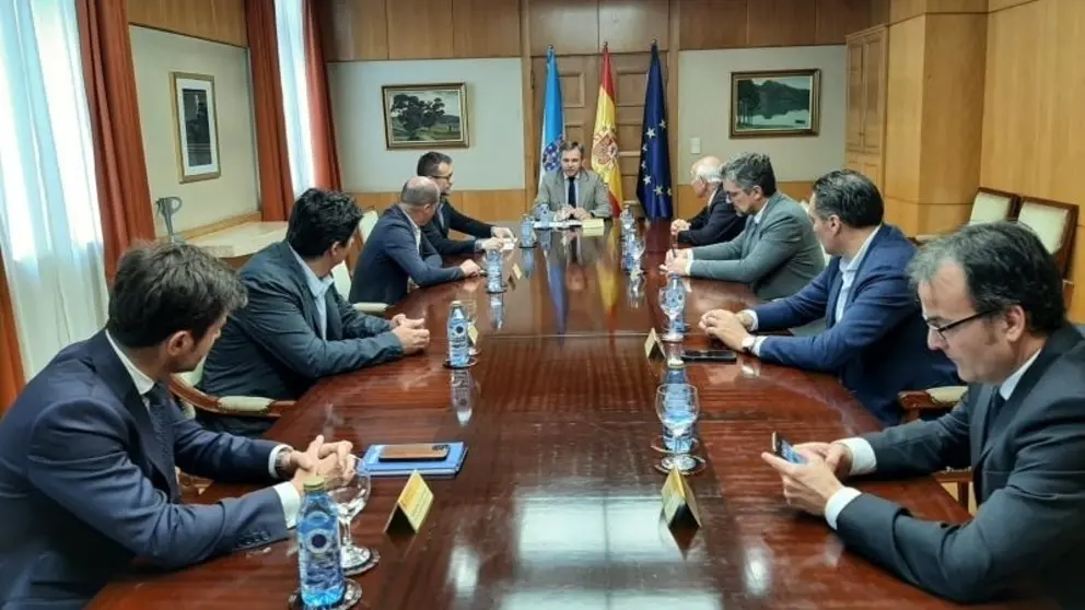 Reuni&oacute;n del delegado del Gobierno en Galicia con representantes del sector transporte y log&iacute;stico y de las patronales de A Coru&ntilde;a y Lugo.