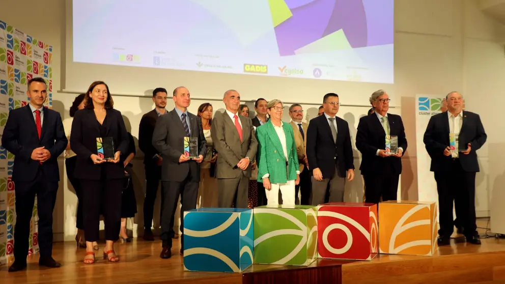 Galardonados y autoridades en los VIII Premios Galicia Alimentaci&oacute;n.
