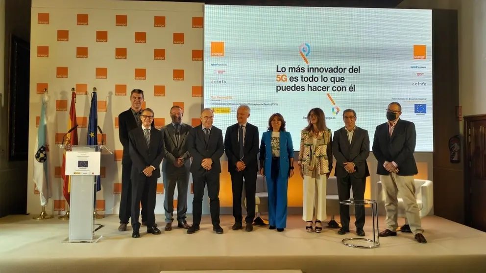 Autoridades en la presentaci&oacute;n del blance de los pilotos de 5G desarrollados por Orange en Galicia.