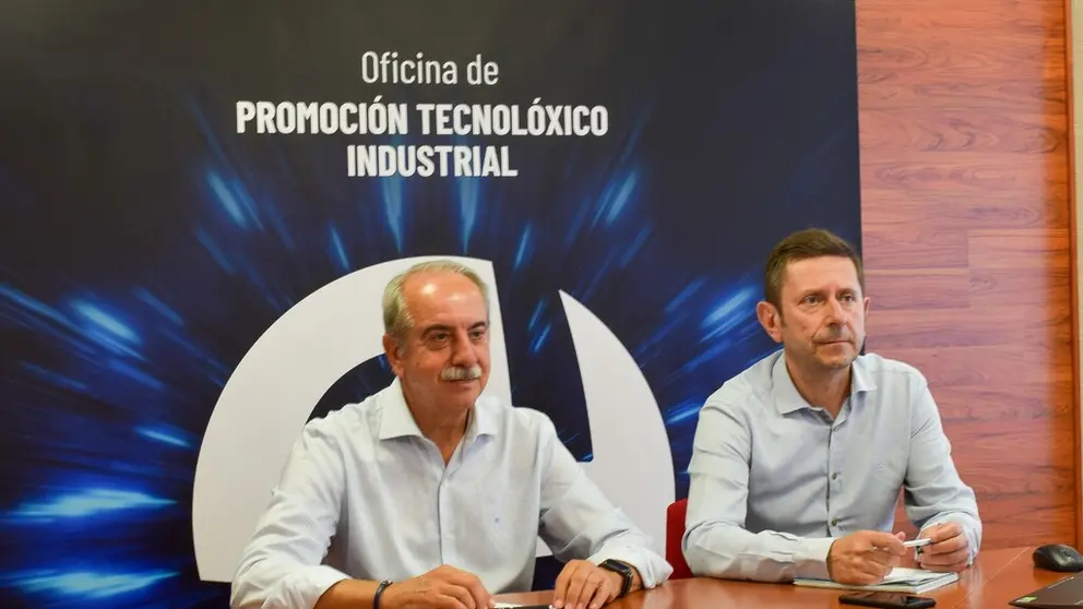 El director territorial de Ence en Galicia, Antonio Casal, ha presentado al presidente y al director general de la C&aacute;mara de A Coru&ntilde;a, Antonio Couceiro y Manuel Galdo,
