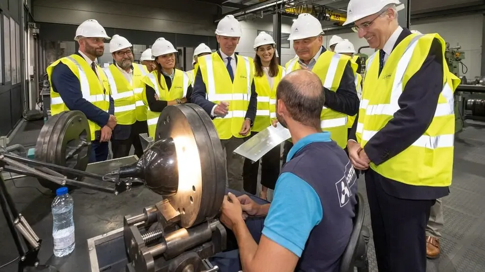 Feijoo en la visita a las instalaciones de Aluminios Cortizo.