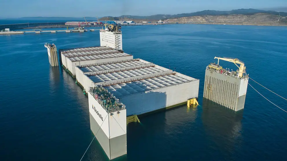 La carga de 90.000 toneladas en cajones de hormig&oacute;n con destino a Filipinas ha contribuido al incremento del tr&aacute;fico de mercanc&iacute;a general en el Puerto de A Coru&ntilde;a.
