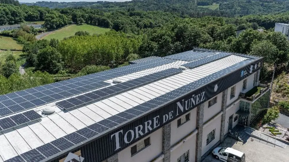 Placas fotovoltaicas en una de las f&aacute;bricas de Torre de N&uacute;&ntilde;ez.
