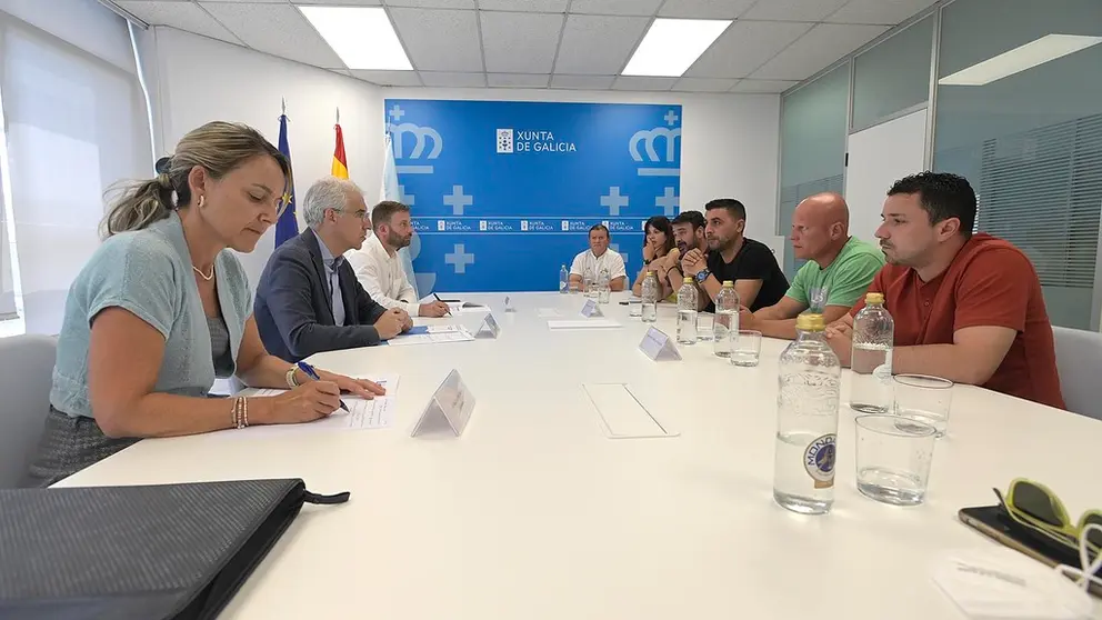 Reuni&oacute;n del vicepresidente Francisco Conde con el comit&eacute; de empresa de Ferroatl&aacute;ntica Sab&oacute;n./M.FUENTES. AGN. 
A CORU&Ntilde;A.