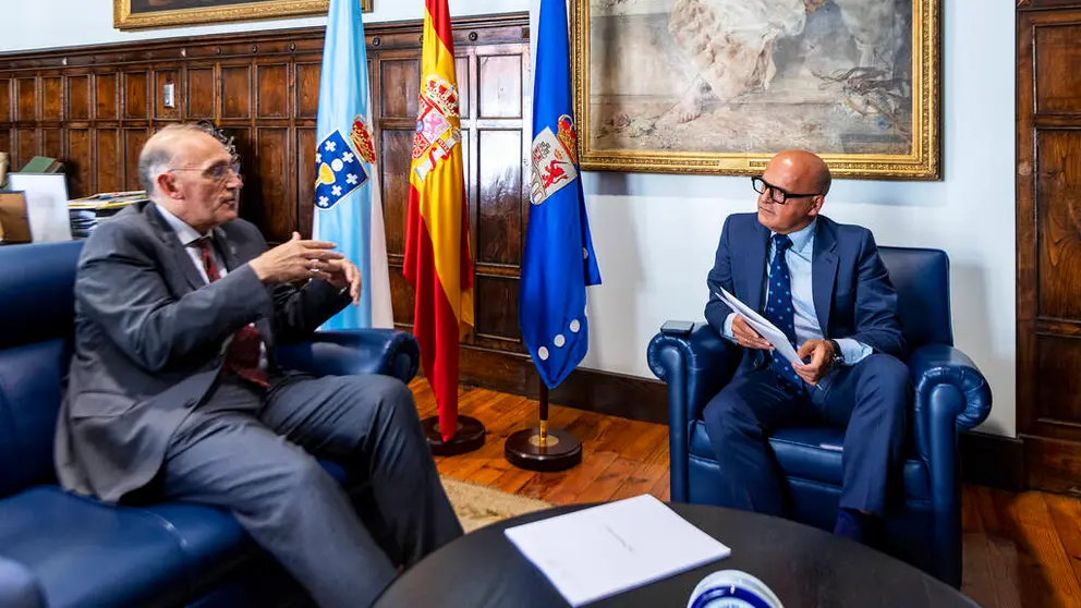 Reuni&oacute;n Manuel Baltar (Presidente da Deputaci&oacute;n Ourense) con Joaqu&iacute;n Reigosa Roger (Reitor da Uni. de Vigo) acompa&ntilde;ado de Elena Rivo (Vicerreitora do Campus de Ourense), Jose Luis M&iacute;guez Tabar&eacute;s (Vicerreitor de Planificaci&oacute;n) e Bel&eacute;n Rubio Armesto (Vicerreitora de Investigaci&oacute;n, Transferrencia e Innovaci&oacute;n).