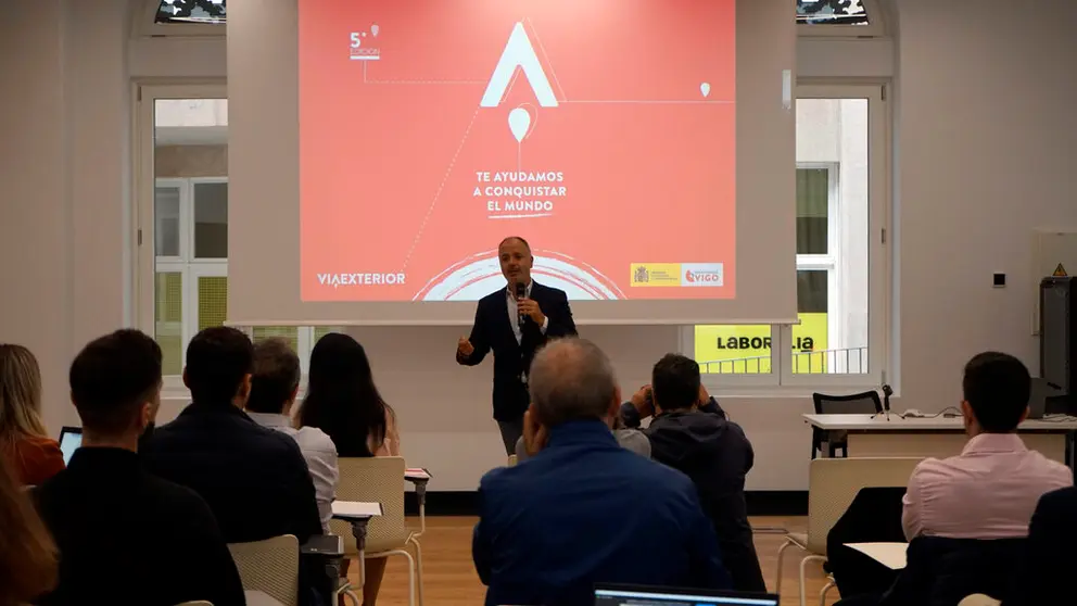 David Regades presentando la 5&ordf; edici&oacute;n de ViaExterior.