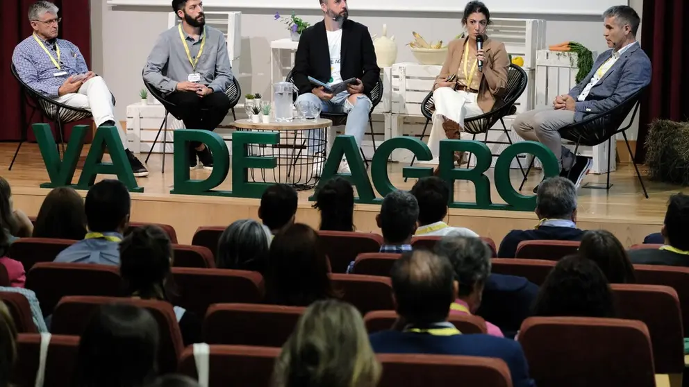 Mesa redonda con representantes de los grupos operativos TIRAC, MICOALGA-FEED, REDaPORC y del proyecto ROADMAP.