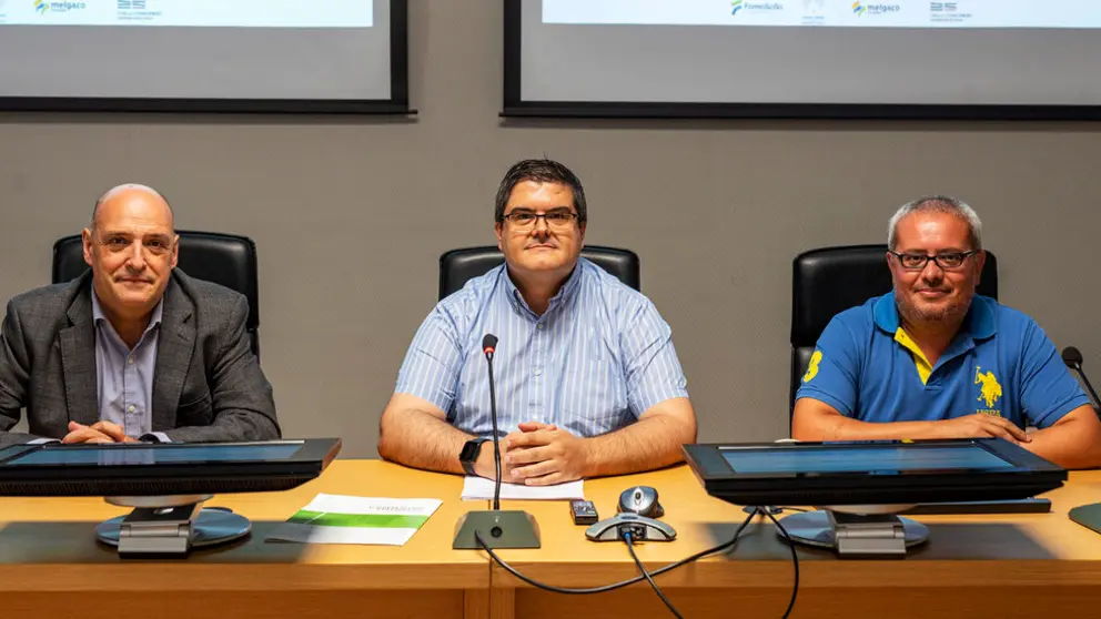 -12.00 horas: Presentaci&oacute;n do &ldquo;Hackathon-Laboratorio de Ideas e Innovaci&oacute;n&rdquo;.- O vicepresidente segundo da Deputaci&oacute;n de Ourense, C&eacute;sar Fern&aacute;ndez, asiste &aacute; presentaci&oacute;n do primeiro &ldquo;Hackathon-Laboratorio de Ideas e Innovaci&oacute;n&rdquo;, sobre os retos do sector tur&iacute;stico en Galicia e norte de Portugal. No acto estar&aacute; acompa&ntilde;ado por Francisco Javier Rodr&iacute;guez Mart&iacute;nez, director da Escola Superior de Enxe&ntilde;er&iacute;a Ingeniar&iacute;a Inform&aacute;tica, e Armando Ojea Bouzo, tenente alcalde do Concello de Ourense. Lugar: Escola de Enxe&ntilde;er&iacute;a Inform&aacute;tica (Edificio Polit&eacute;cnico. Campus de Ourense) 