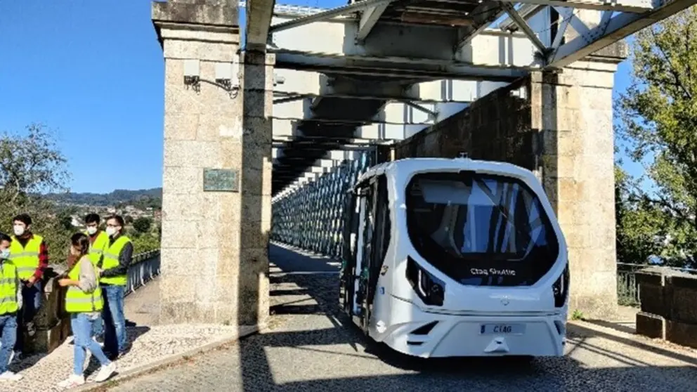 Un shuttle aut&oacute;nomo 100% el&eacute;ctrico desarrollado por CTAG protagoniz&oacute; las pruebas en el puente internacional Tui-Valena.
