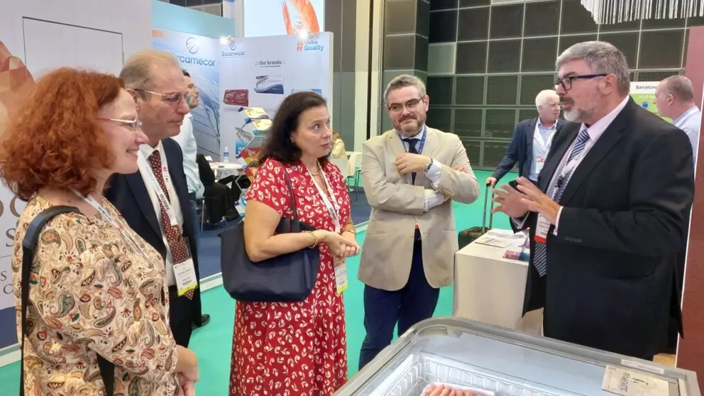 El director xeral de Pesca, Acuicultura e Innovaci&oacute;n Tecnol&oacute;xica, Antonio Basanta, visit&oacute; el stand de la Conseller&iacute;a do Mar en Seafood Expo Asia,en Singapur.