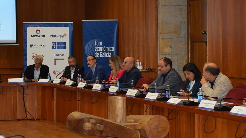 Asistentes &aacute; reuni&oacute;n do Grupo Galicia 2040.