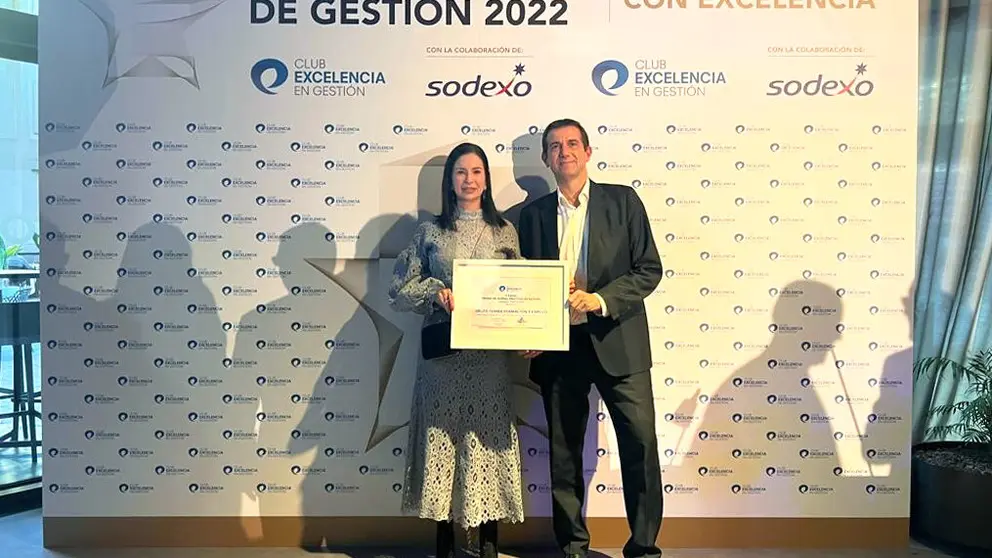Patricia Garc&iacute;a, presidenta institucional de Femxa y Jose &Aacute;lvarez Dafonte, director general de Femxa, durante la entrega de premios.