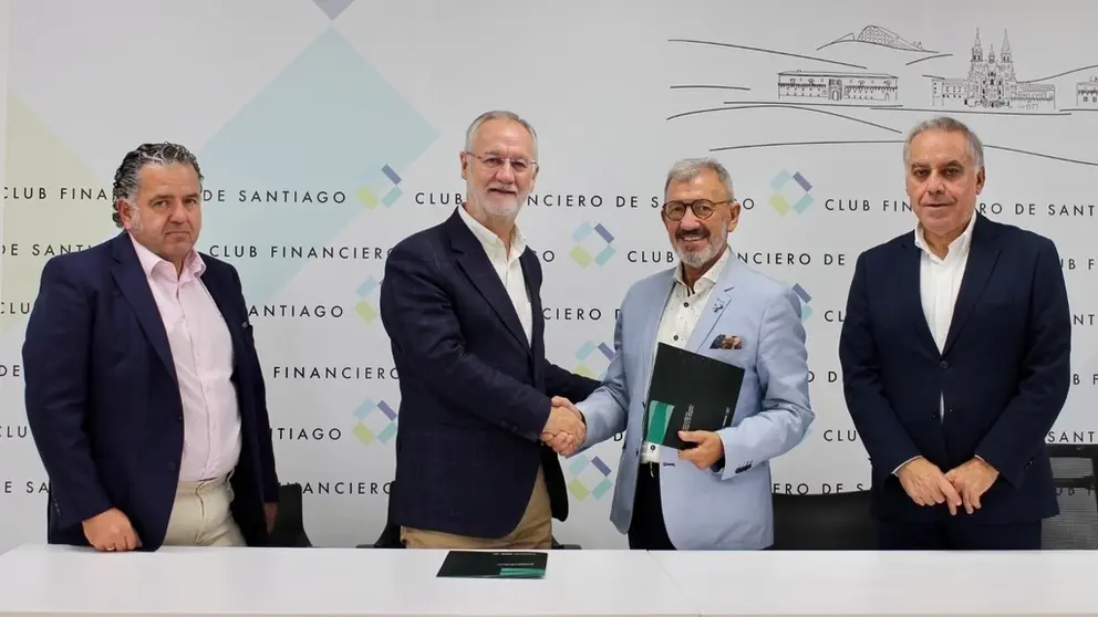 El presidente del CFS, Roberto Pereira (2&ordm; por la izq.) recibi&oacute; al presidente de la Fundaci&oacute;n Inade, Jos&eacute; Ram&oacute;n Santamar&iacute;a, su director, Adolfo Campos, y su responsable de Proyectos, Santiago Araujo.