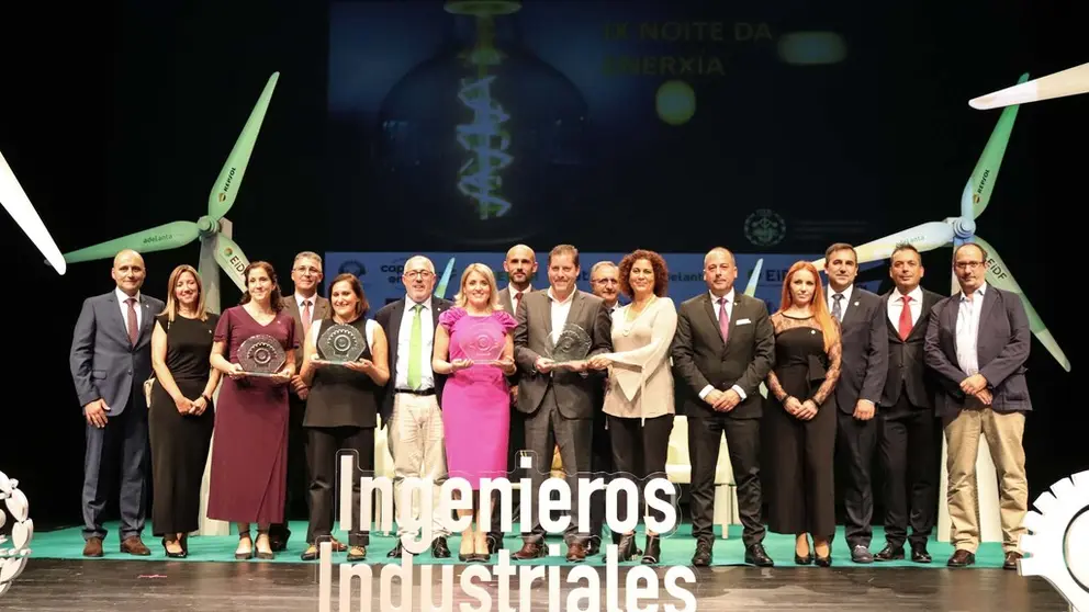 Galardonados con los Premios Galicia de Energ&iacute;a 2022 y miembros del ICOIIG en la gala celebrada en Ourense.
