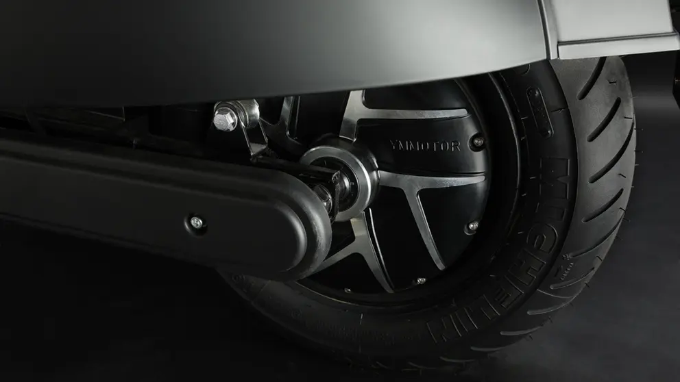 Detalle de una de las motos el&eacute;ctricas fabricadas por Velca.