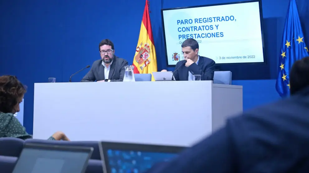 Joaqu&iacute;n P&eacute;rez Rey y Borja Su&aacute;rez presentan los datos de paro y afiliaci&oacute;n correspondientes al mes de octubre./MITES.