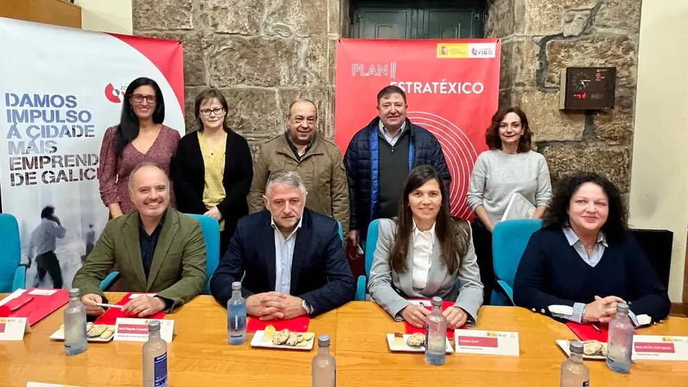 Participantes en la mesa de trabajo de Tabeir&oacute;s, Terra de Montes y Deza.