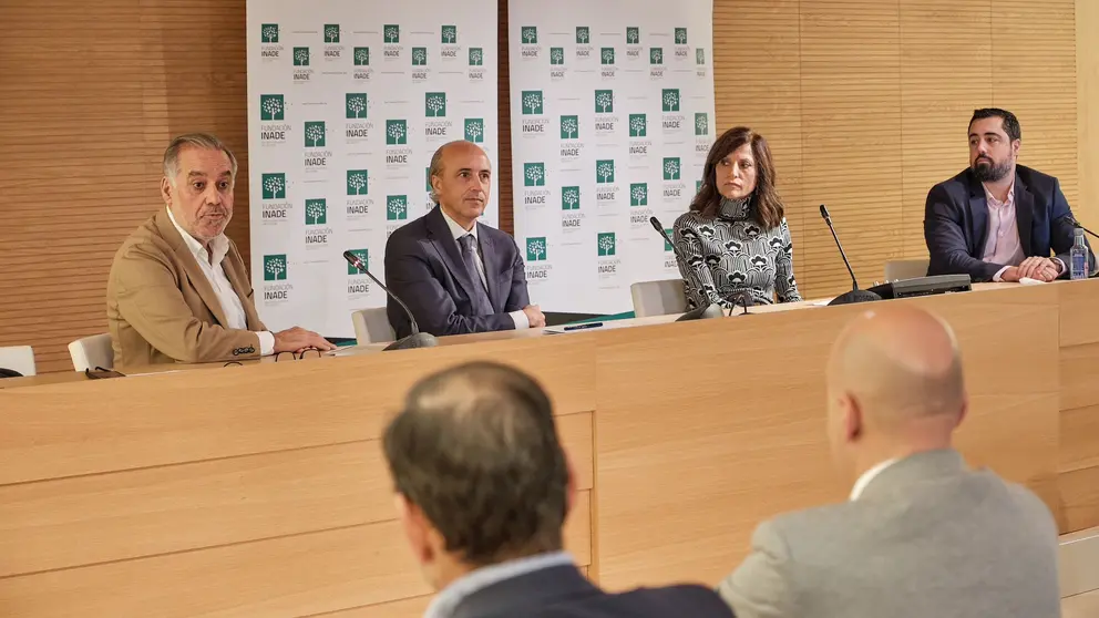 Adolfo Campos, Busto, y David Gimeno, en el Foro Inade.