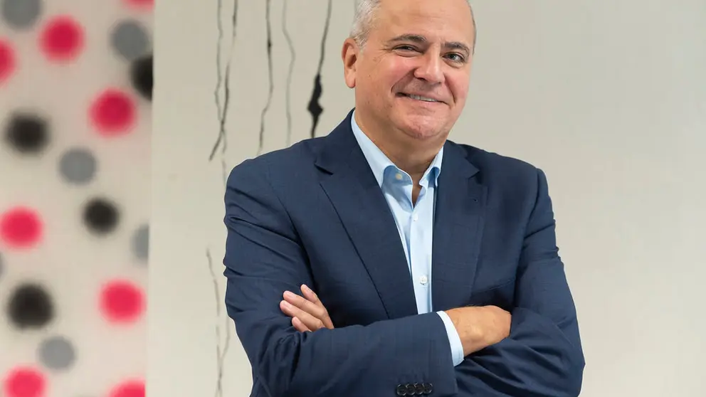 El periodista Juanma Romero, director y presentador del programa "Emprende"./JORGE ZORRILLA.