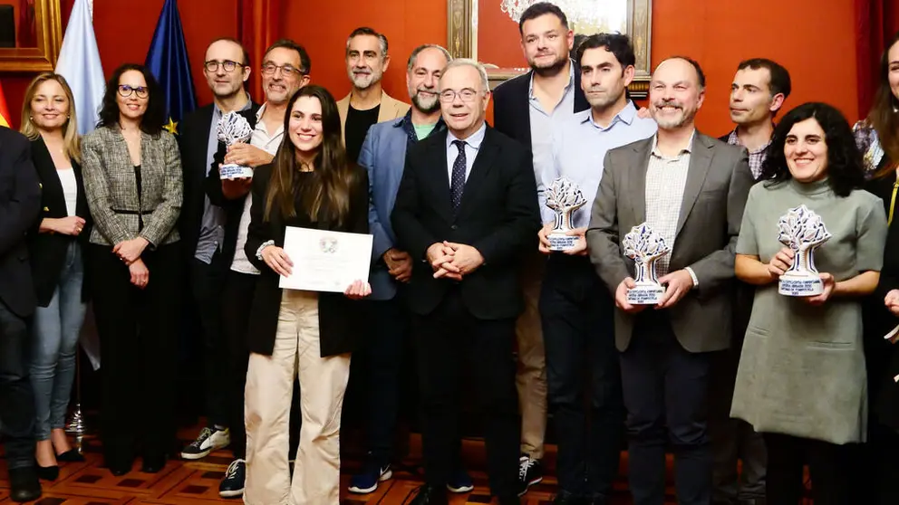 Foto de familia dos Premios &aacute; excelencia empresarial.