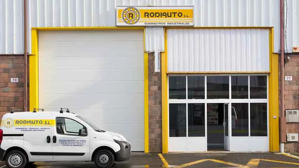 Fachada de Rodiauto, unha das oito compa&ntilde;&iacute;as que ser&aacute; reco&ntilde;ecida pola Asociaci&oacute;n &Aacute;rea Empresarial do Tambre.