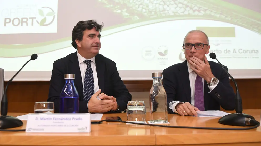 El presidente del Puerto de A Coru&ntilde;a, Mart&iacute;n Fern&aacute;ndez y el de Agafac, Juan Rey.