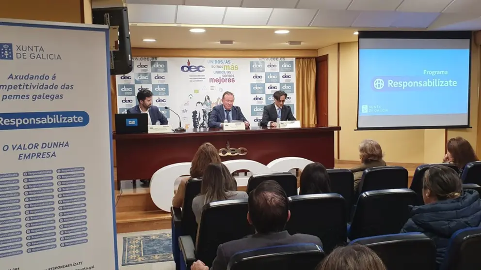 Daniel Dom&iacute;nguez, Severino Ares y Carlos G&oacute;mez, en la presentaci&oacute;n del programa Responsabil&iacute;zate, en la CEC.