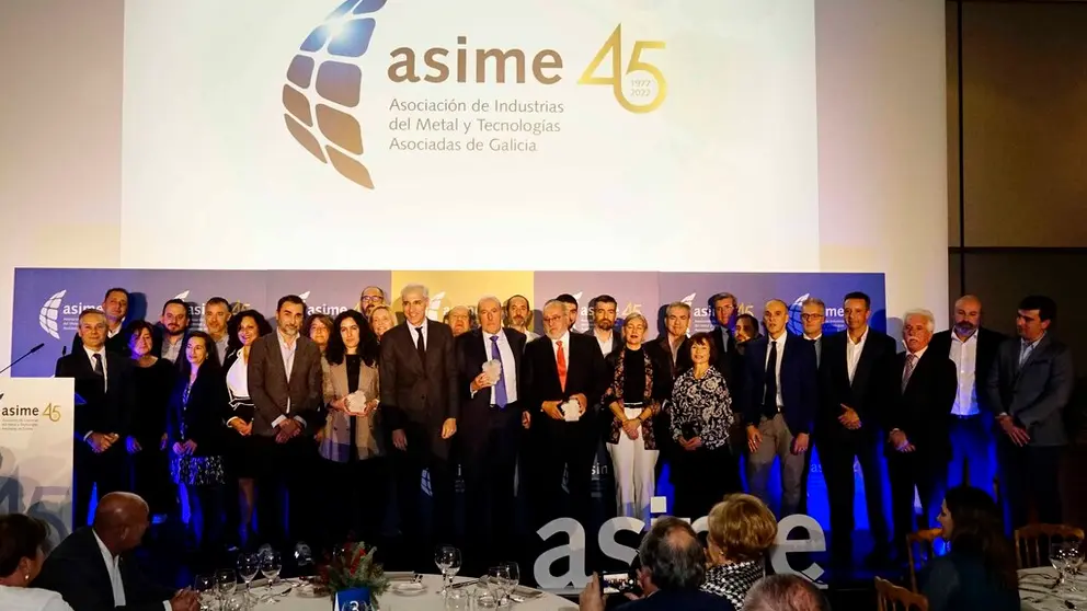 Foto de familia de la celebraci&oacute;n del 45&ordm; aniversario de Asime.