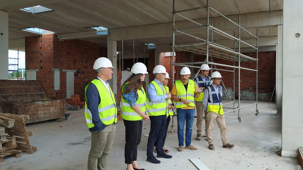 Visita del alcalde de Santiago al futuro centro de servicios innovadores del Biopolo Sionlla, el pasado verano.