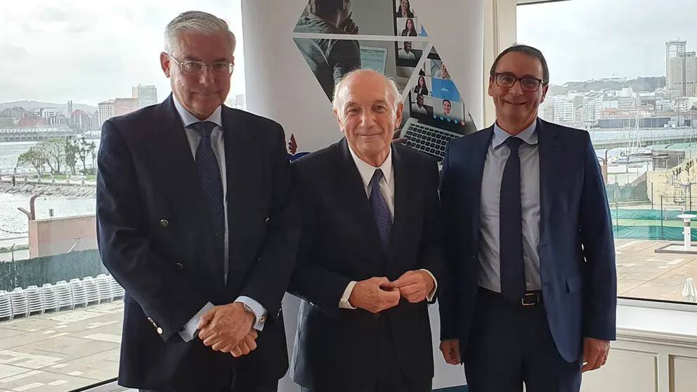 El presidente de la Corte Arbitral del Noroeste, Jaime Rodr&iacute;guez Arana, el presidente de la CEC, Antonio Fontenla, y el director xeral de Xustiza, Jos&eacute; Tronchoni.
