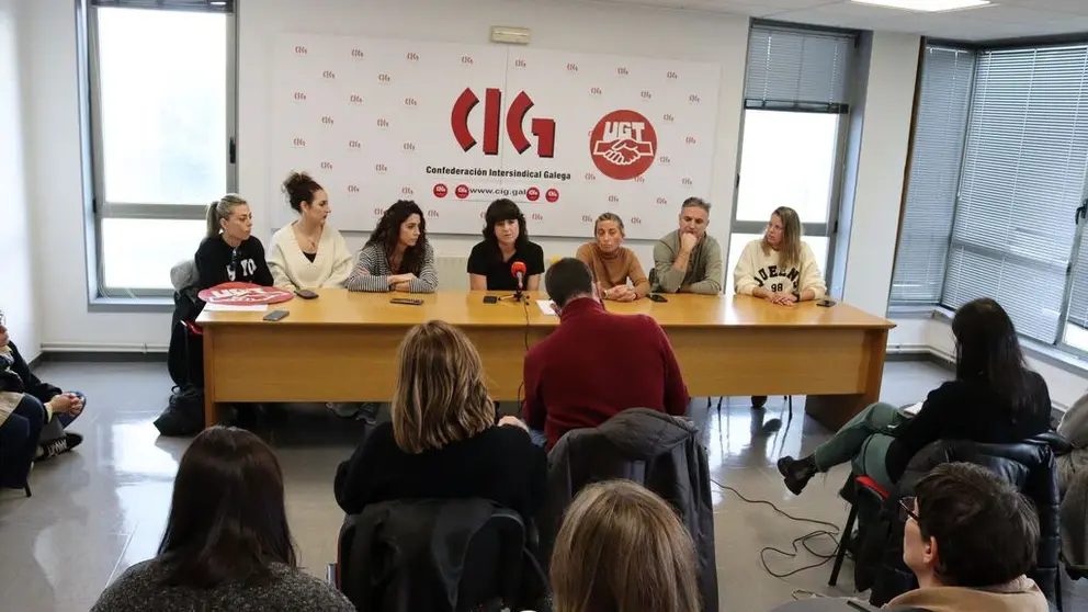 Membros dos comit&eacute; de empresa das tendas de Inditex presentaron o acordo.