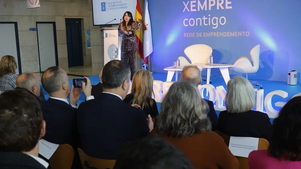A conselleira Mar&iacute;a Jes&uacute;s Lorenzana, no novo polo de emprendemento de Ferrol. /K.DELGADO.