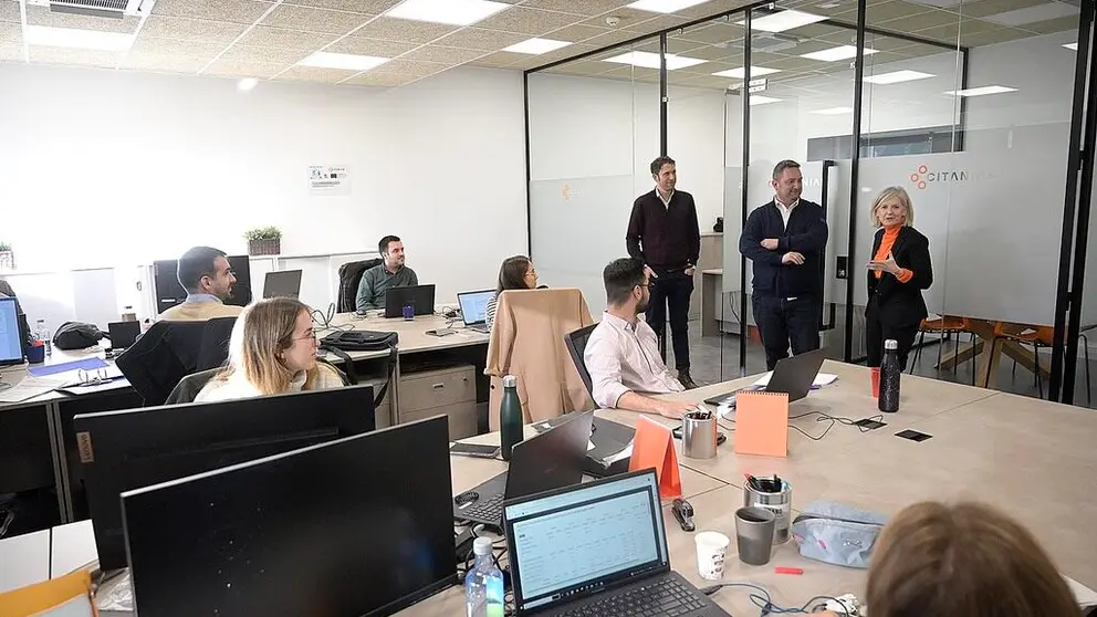 La secretaria xeral de Apoio ao Emprego, Traballo Aut&oacute;nomo e Econom&iacute;a Social, Covadonga Toca, en una visita que desarroll&oacute; en Culleredo a la empresa&nbsp;Citanias Obras y Servicios&nbsp;/M.FUENTES. AGN.