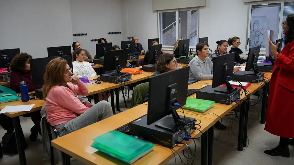 Curso de COGAMI en Santiago de operaci&oacute;ns auxiliares e servizos administrativos