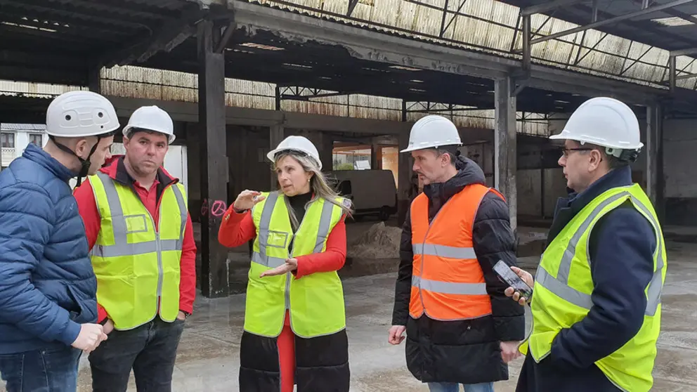 La alcaldesa de Vimianzo visit&oacute; las obras del nuevo Eroski City, junto al promotor y al director de Expansi&oacute;n y Franquicia de Vegalsa-Ersoki.