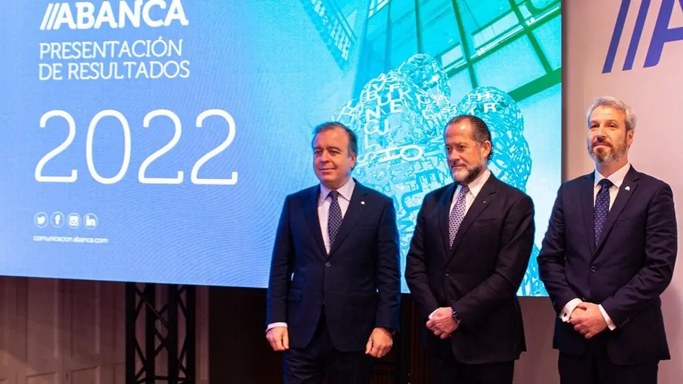 Francisco Botas, consejero delegado de Abanca, Juan Carlos Escotet Rodr&iacute;guez, presidente, y Alberto de Francisco, director general financiero.