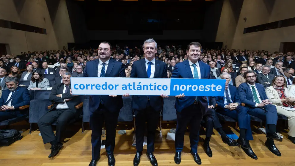 Los presidentes de la Xunta de Galicia, de la Junta de Castilla y Le&oacute;n y del Principado de Asturias plasmaron las reivindicaciones y objetivos compartidos en una declaraci&oacute;n institucional de impulso al Corredor Atl&aacute;ntico Noroeste