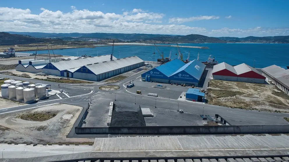Vista del Puerto Exterior de A Coru&ntilde;a, que cierra su mejor ejercicio.