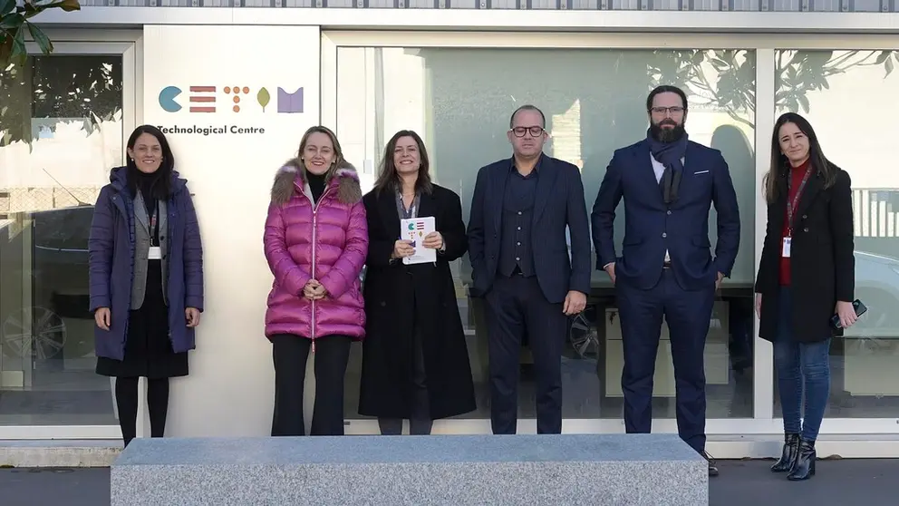 La secretaria xeral de Industria con directivos de CETIM./M.FUENTES. AGN A CORU&Ntilde;A.