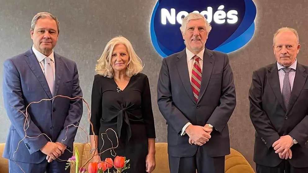 Tino Fern&aacute;ndez, presidente de Altia; Carmen Olmedo, socia de Nord&eacute;s; João Mira-Gomes,
embajador de Portugal en Espa&ntilde;a y Carlos L&oacute;pez Navaza, presidente de Nord&eacute;s Club Empresarial.