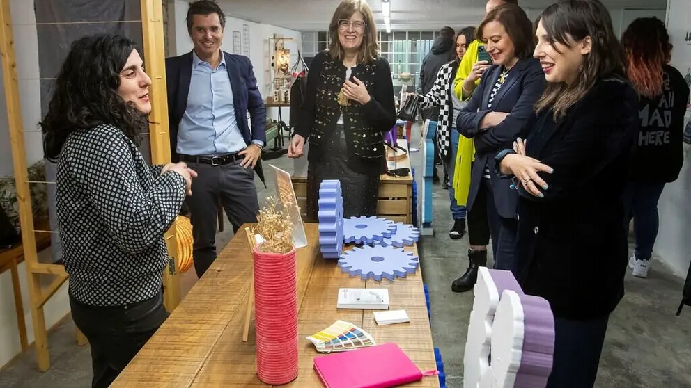 A conselleira de Promoci&oacute;n do Emprego e Igualdade, Mar&iacute;a Jes&uacute;s Lorenzana, visita Creativas Galegas, firma beneficiaria do programa auton&oacute;mico Emega de axudas ao emprendemento feminino .
