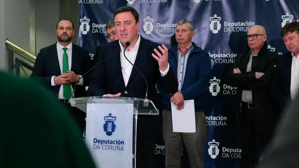 Valent&iacute;n Formoso, presidente da Deputaci&oacute;n da Coru&ntilde;a, logo da reuni&oacute;n co sector do cerco.