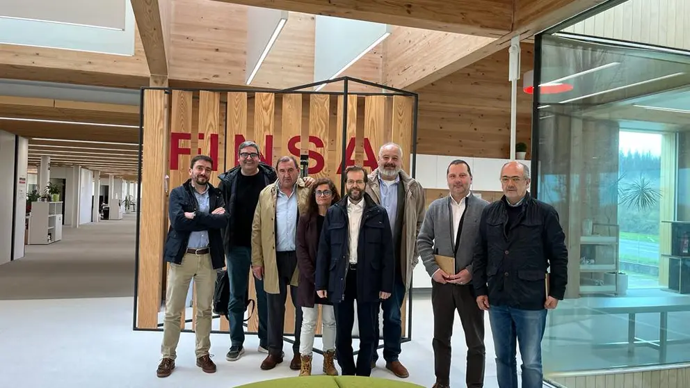 Miembros de la junta directiva del Cl&uacute;ster da Madeira e o Dese&ntilde;o en Finsa.