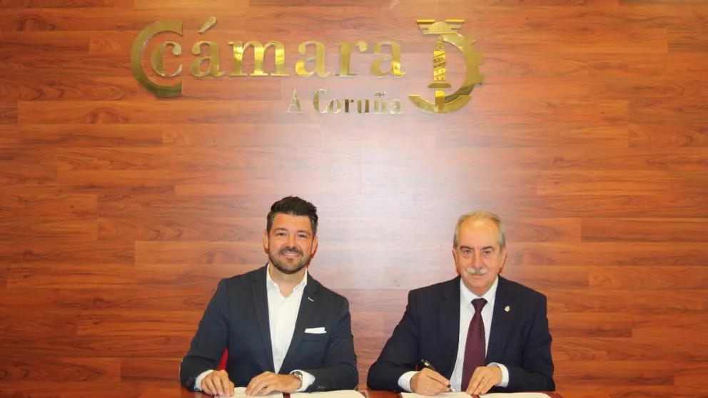Antonio J. Padr&oacute;n, socio y director de Marketing de IMBS y Antonio Couceiro, presidente de la C&aacute;mara de A Coru&ntilde;a.