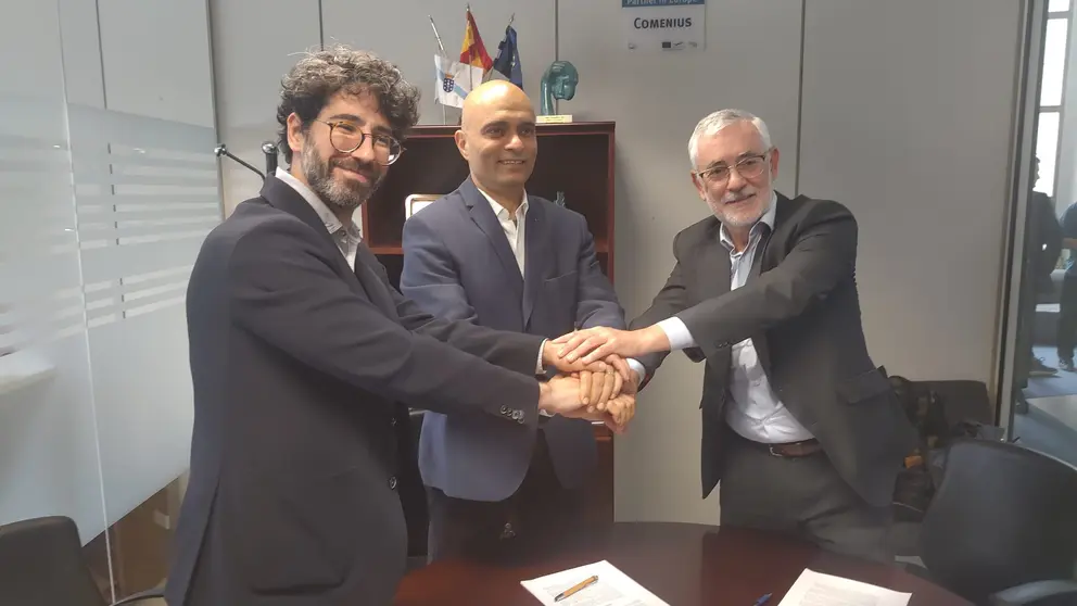 Lois Orosa, Vivek Mahajan, y firmaron el memorando de entendimiento entre Cesga y Fujitsu.