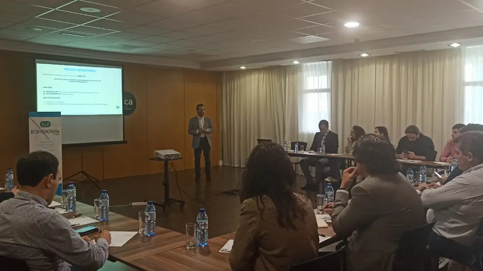 Asistentes a la mesa de trabajo en el marco del proyecto EDIH DATAlife coordinada por el Cl&uacute;ster da Madeira e o Dese&ntilde;o de Galicia.