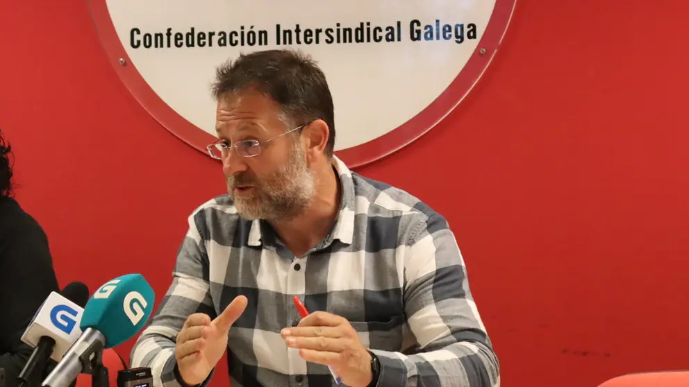 Paulo Carril, secretario xeral da CIG, presentando os actos reivindicativos do 1 de maio.