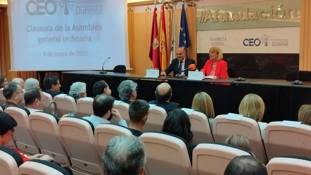 Lorenzo Amor, presidente de ATA, y Marisol Novoa, presidenta de la CEO, en la clausura de la asamblea general de esta organizaci&oacute;n.